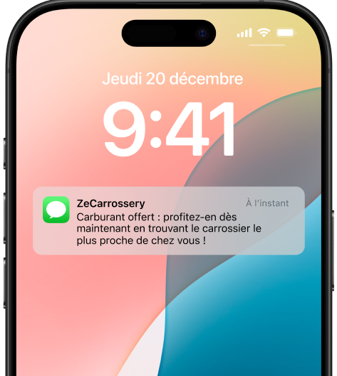 Mockup d'un smartphone affichant une notification ZeCarrossery : Carburant offert, profitez-en dès maintenant en trouvant le carrossier le plus proche de chez vous