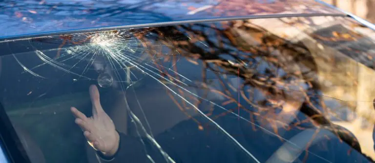 Photo d'une fissure pare-brise