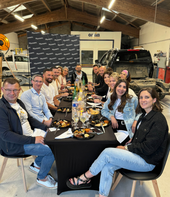 Dîner en atelier chez Carrosserie Pelhate à Saint-Loup-Hors