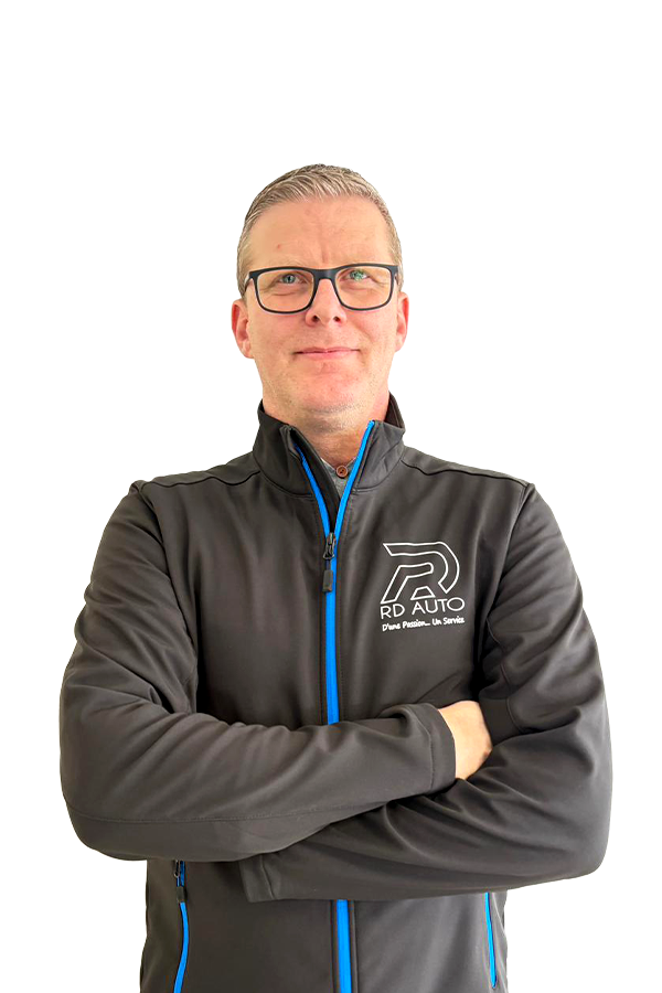 Raphaël, gérant du garage carrosserie à Ivry-sur-seine